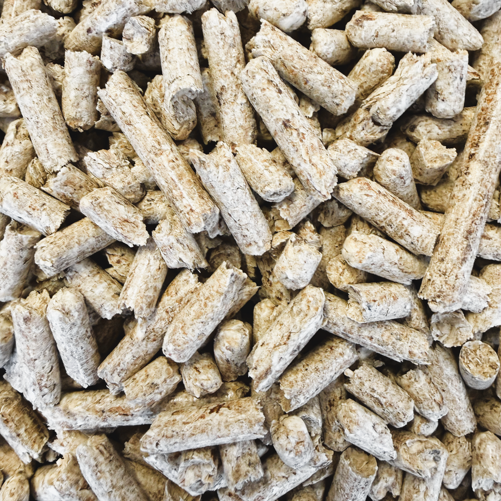 Denny BioAnimals® Kleintierstreu, Katzenstreu Holzpellets 15 kg (23 L) – 100% natürliche Einstreu für Katzen, Kaninchen, Hamster & Meerschweinchen – Staubfrei, Saugstark, Geruchsbindend, Öko Kiefernholz